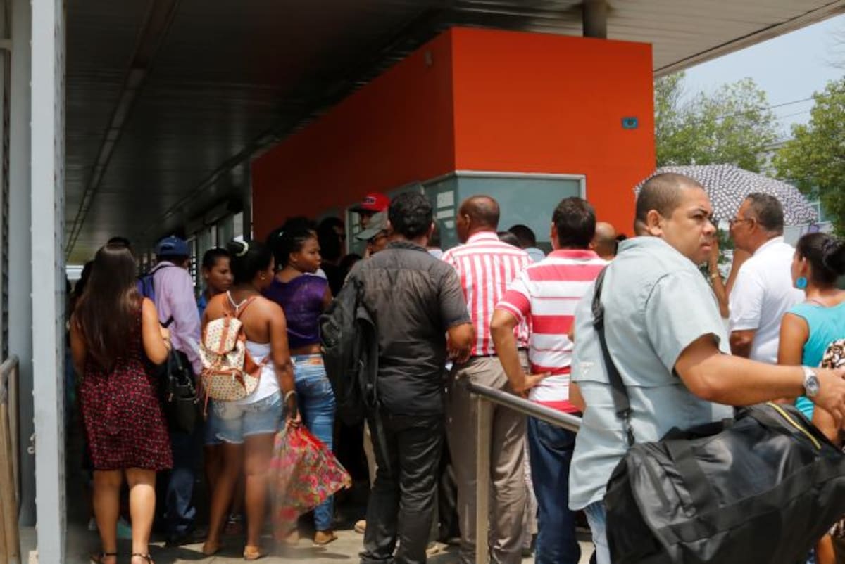 Habitantes del barrio El Pozón se quejan por doble cobro en el Sistema; uno en los alimentadores y otro en la estación de El Gallo ¿qué está pasando? Jairo A. Cárdenas A. - El Universal