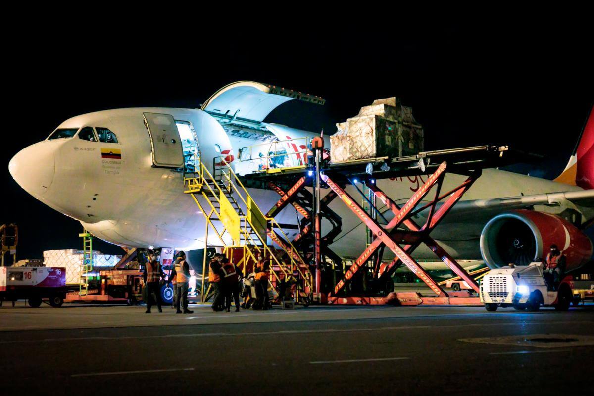 Colombia recibe 957.000 vacunas contra el COVID donadas por España