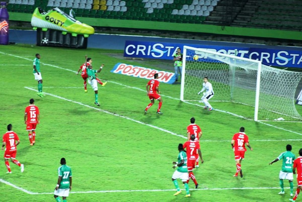 Acción del gol de Wilson Carpintero para el Deportes Quindío en la final del Torneo Postobón II jugado en el estadio Centenario de Armenia. COLPRENSA