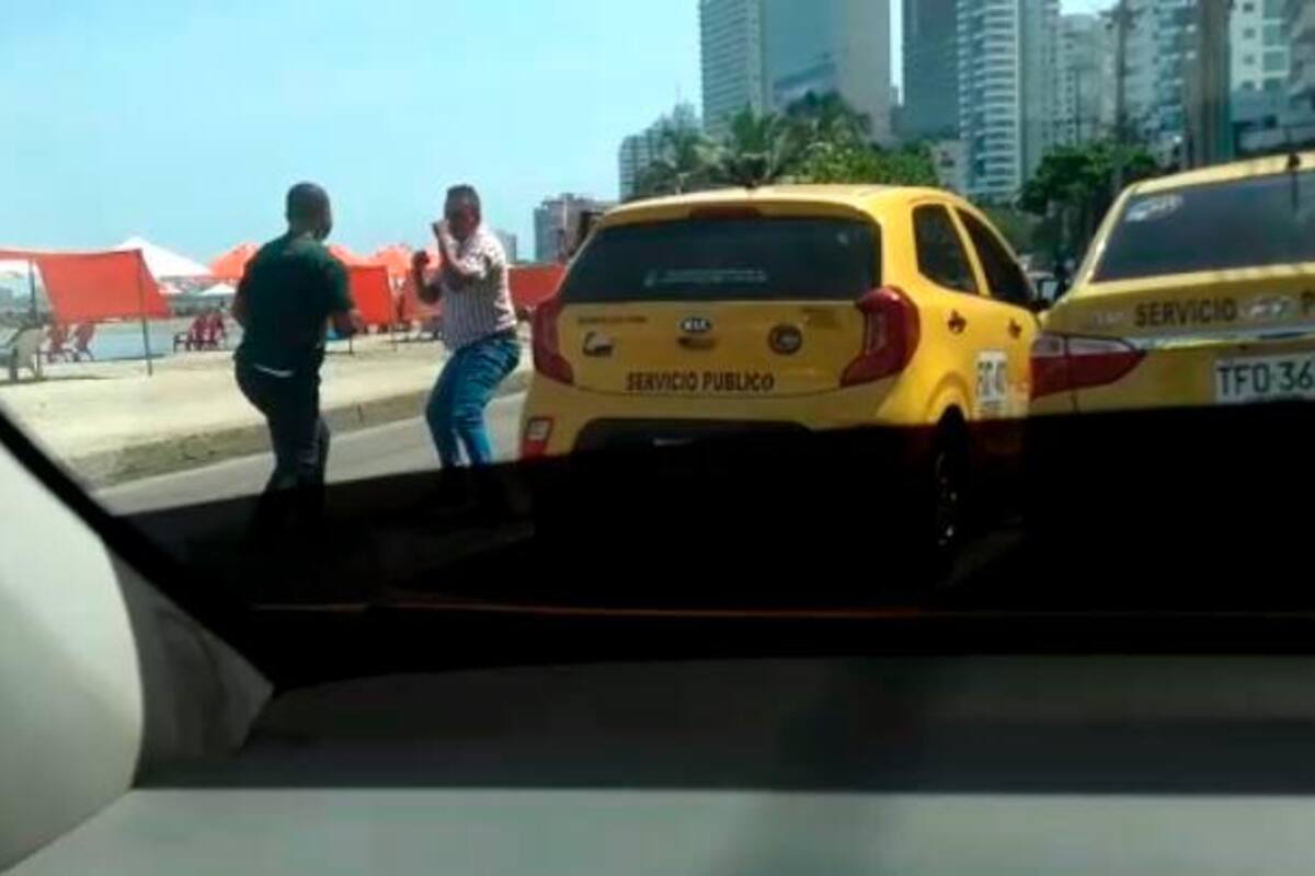 Video: dos taxistas se enfrentan a puños en vía de Bocagrande