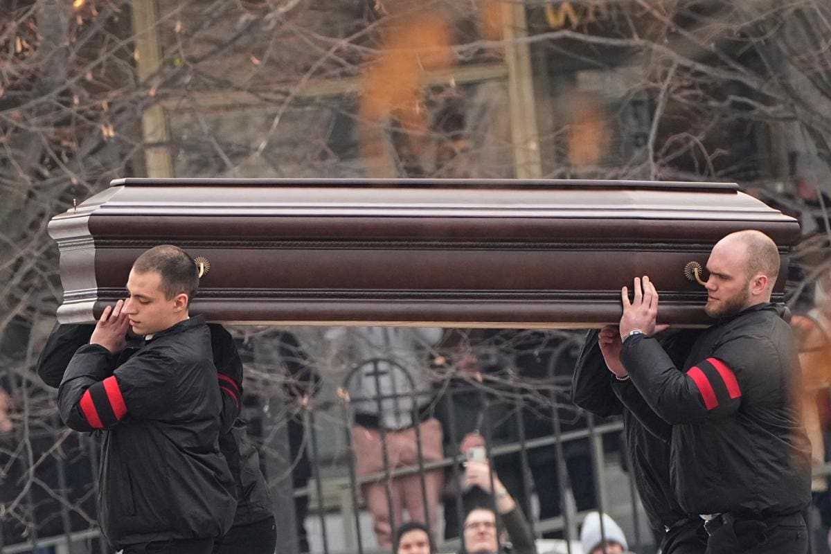Cientos de personas se congregaron para despedir a Alexéi Navalni