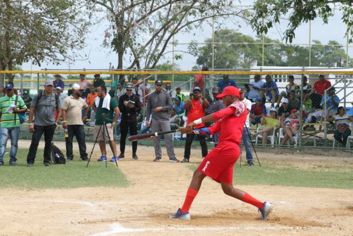 Ravilo Villero, prospecto cartagenero, durante la práctica de bateo en el Showcase. ÓSCAR DÍAZ ACOSTA-EL UNIVERSAL