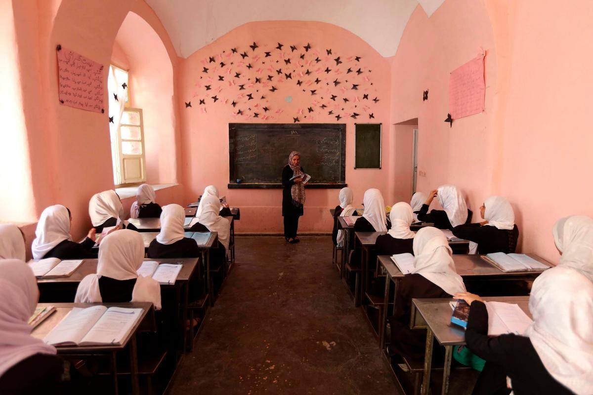 ¡Trágico! Casi un centenar de niñas fueron envenenadas en un colegio