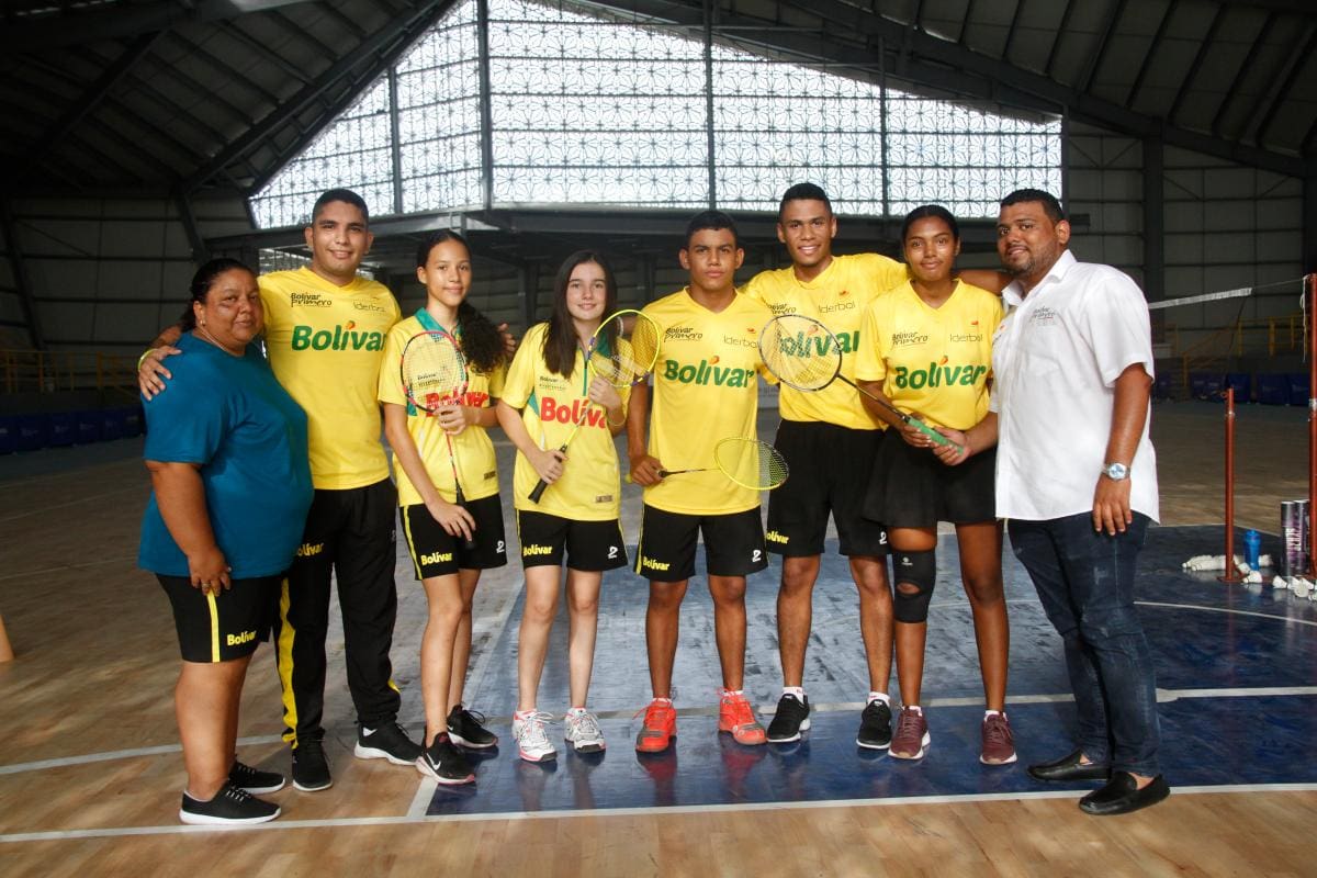 El grupo de jugadores de bádminton de Bolívar. //luis eduardo herrán - el universal