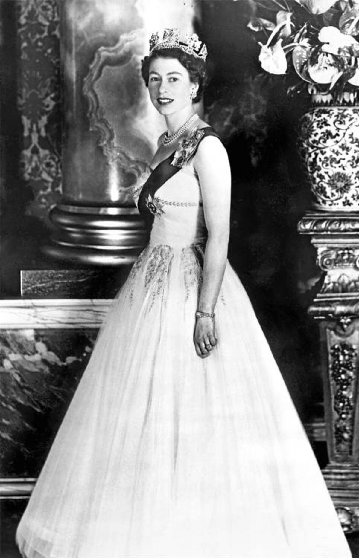La foto oficial de la reina en 1953. AFP
