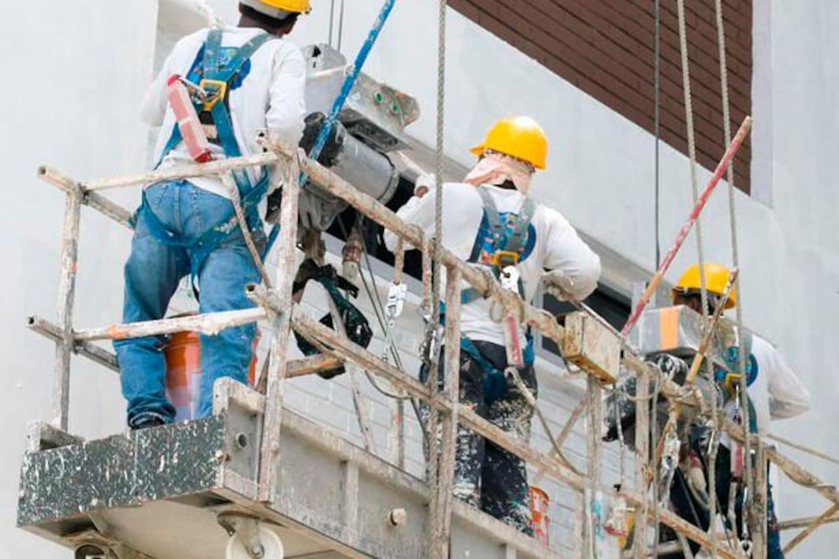 En 2021 se presentaron en el país 1.408 accidentes laborales por día