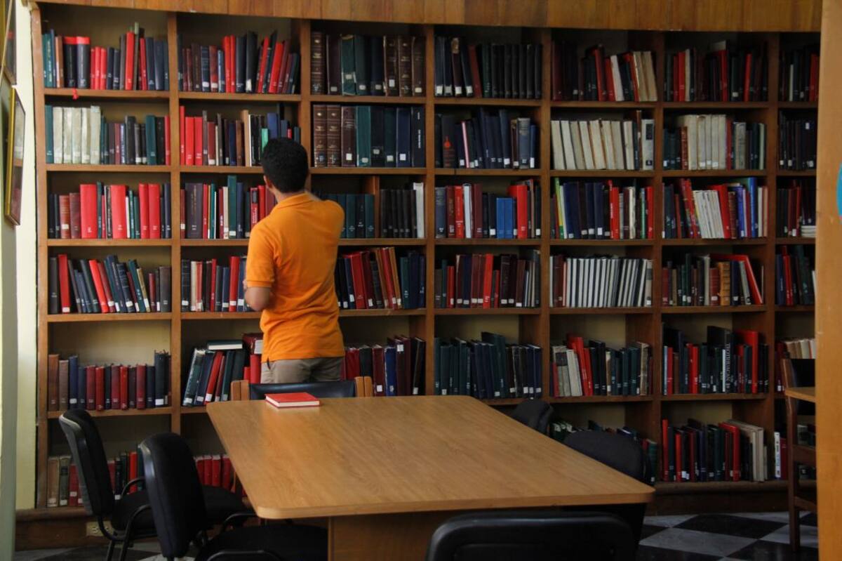 Existen personas que no leerían un libro completo en una pantalla digital.