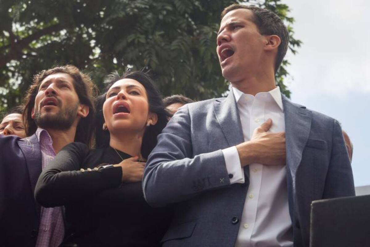 Juan Guaidó, presidente del Parlamento venezolano, detenido por unos minutos