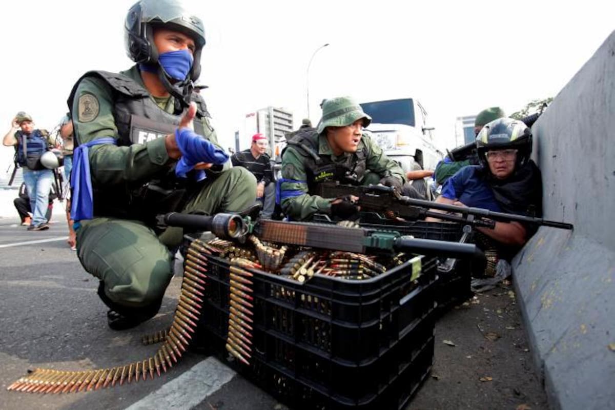 Guaidó encabeza alzamiento militar y gobierno dice que fue derrotado