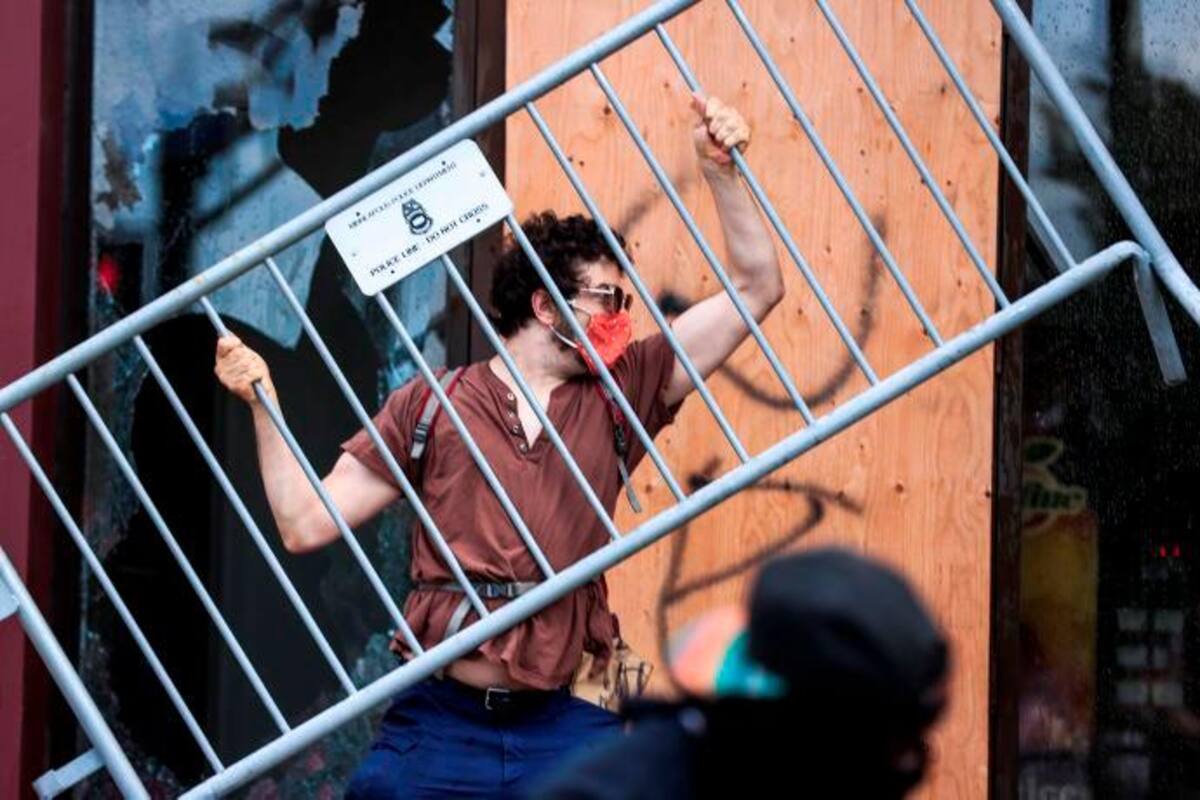 Protestas por violencia policial en EE.UU. deja un muerto