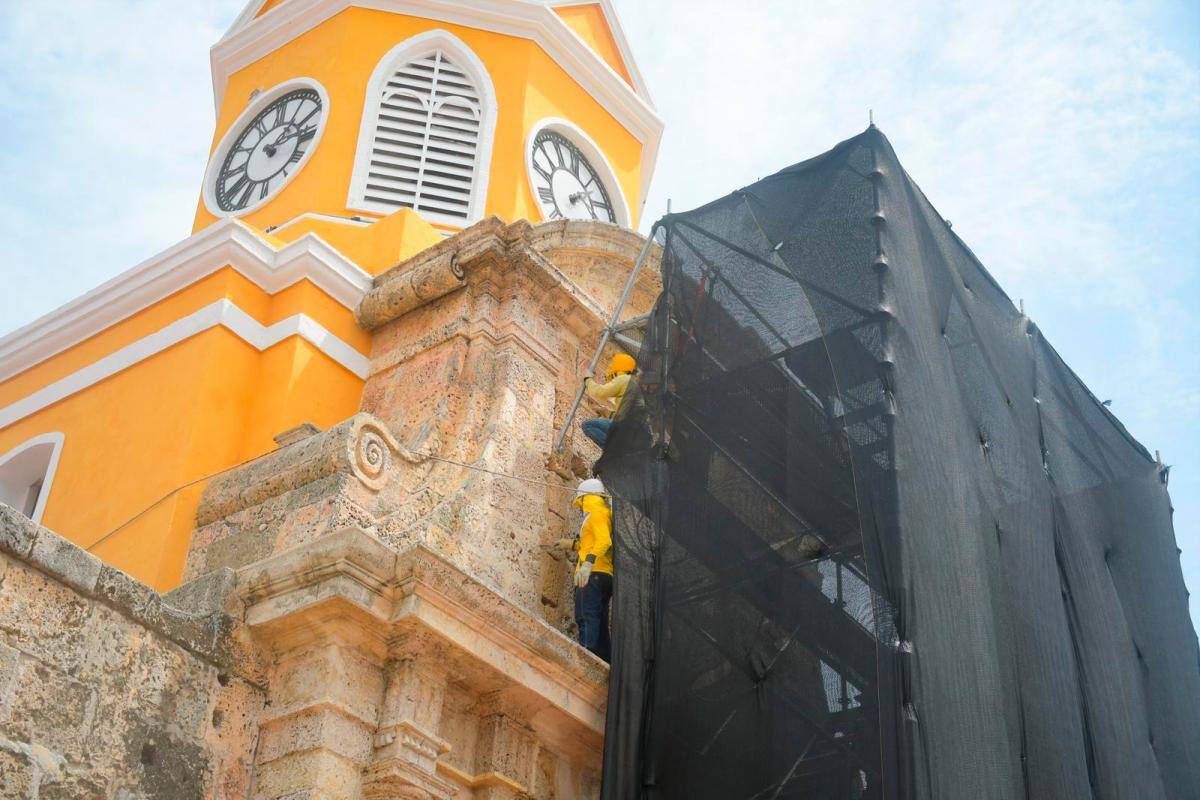 Avanza el mantenimiento de la Boca del Puente, en la Torre del Reloj