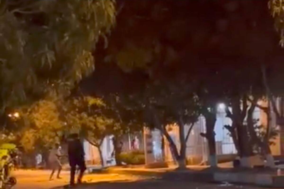Video: Violenta riña en Bicentenario dejó 2 heridos: uno es un policía