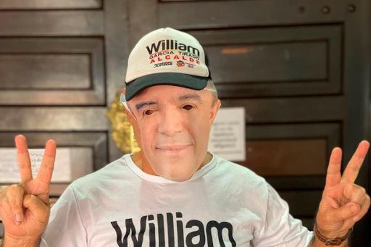 Alcalde William Dau se disfraza de William García Tirado para Halloween