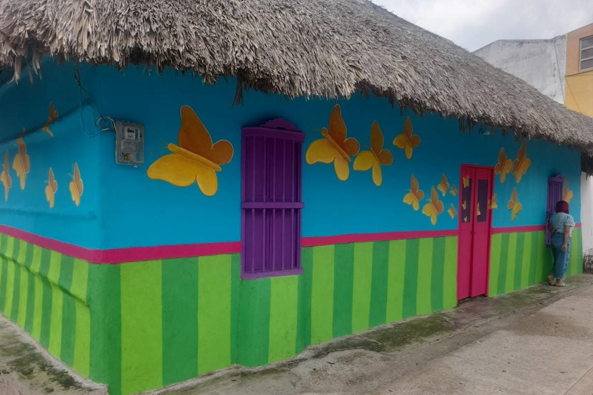 Betulia: una galería de arte con sus coloridas casas de palma