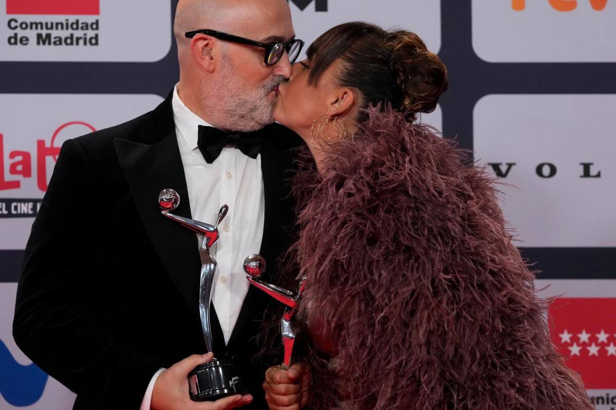 “Me quedé colombianizado”: Javier Cámara tras recibir Premio Platino