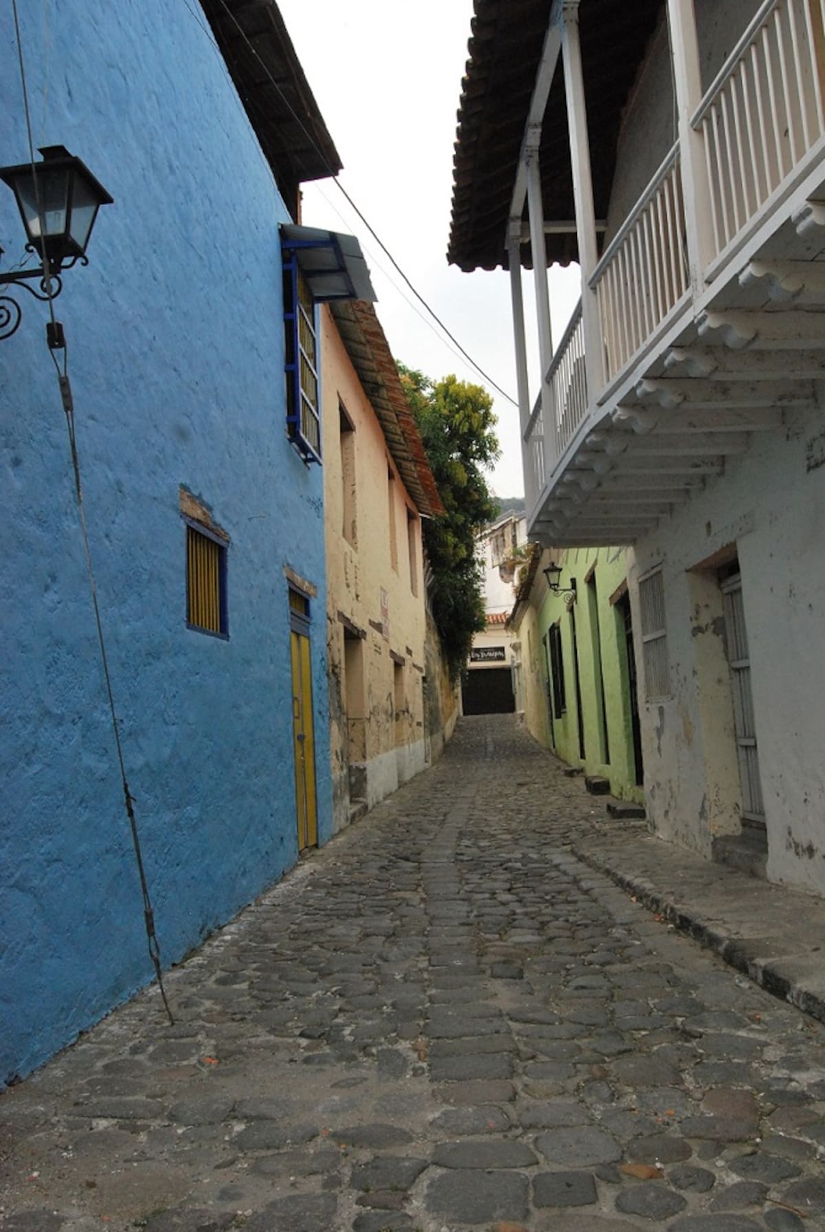 Calle que desemboca a Las Trampas. El Universal