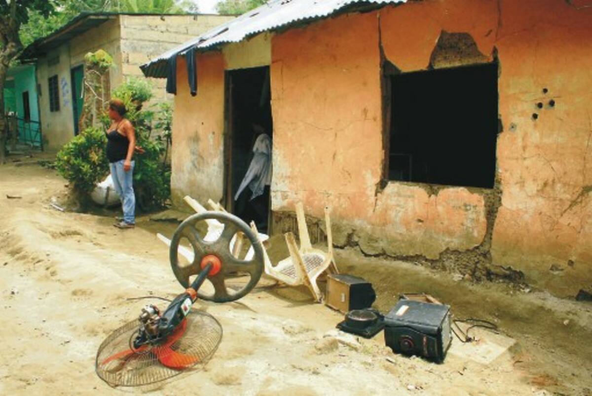 La destrucción parece ser á única evidencia del ataque endemoniado de los tres hombres.
