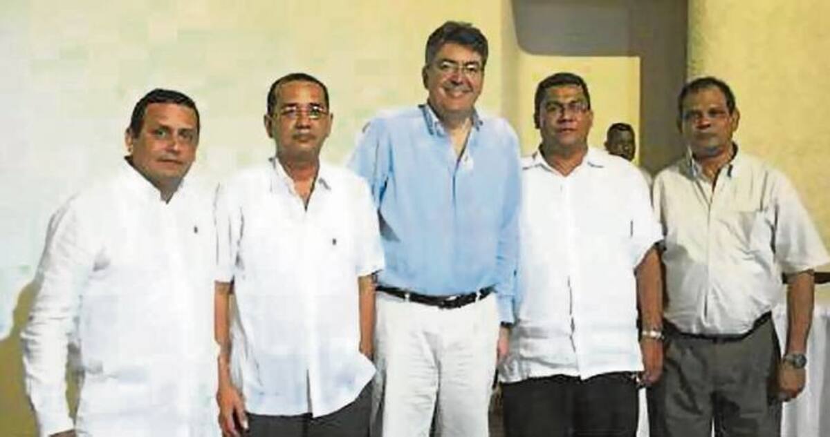 El ministro de Hacienda, Mauricio Cárdenas, reunido con las directivas de la Universidad de Córdoba.