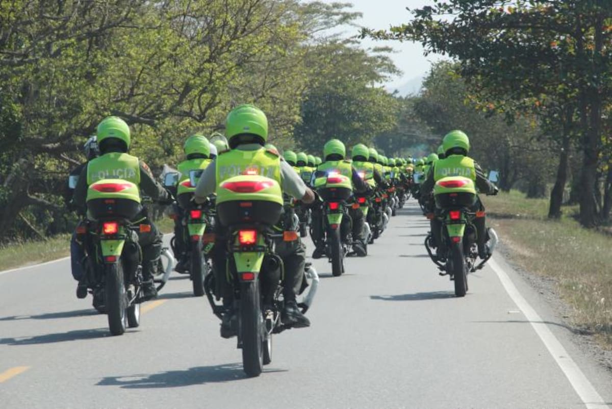 Las 100 motocicletas nuevas circularon a modo de caravana por diferentes municipios de Bolívar. LUIS C. PRADO - EL UNIVERSAL