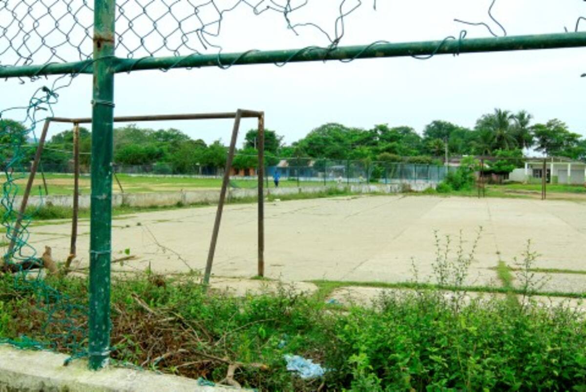 El único escenario deportivo se cae a pedazos.