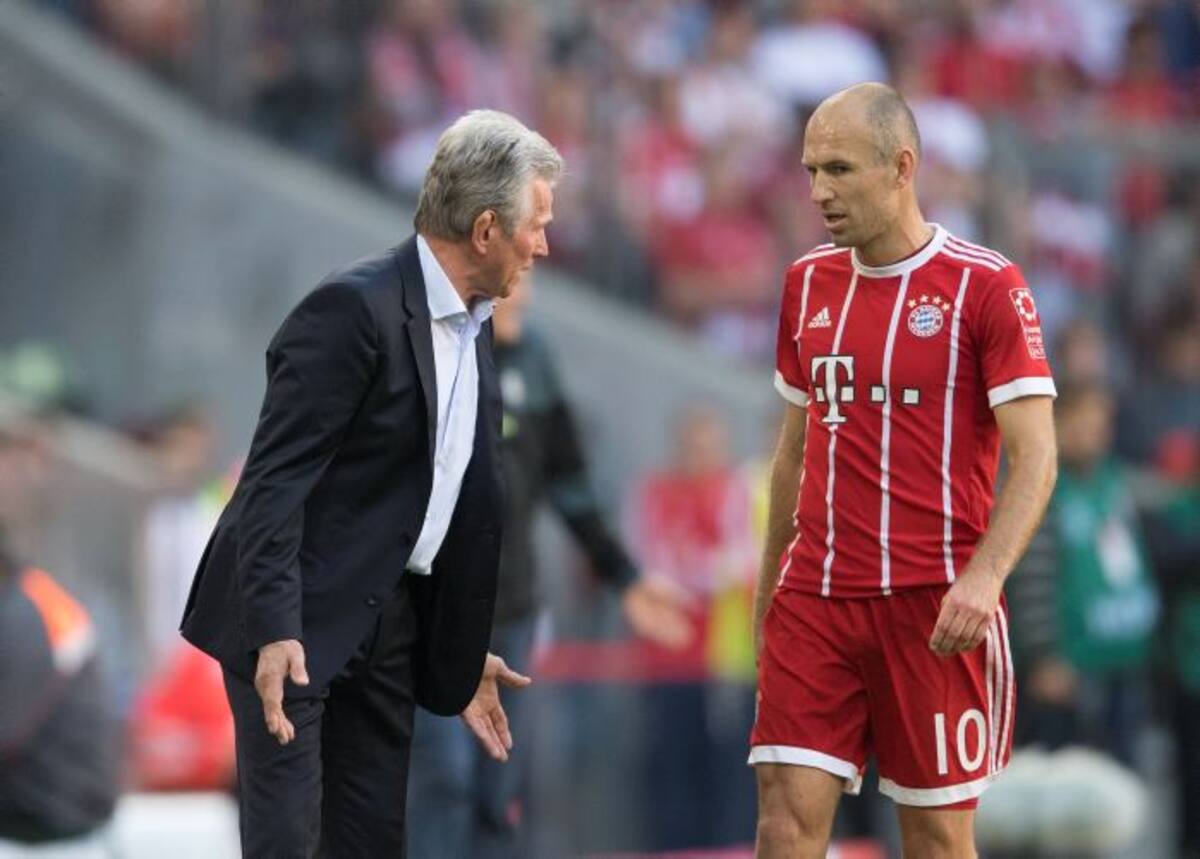La imagen constante del partido era la del Bayern metido en la mitad del Friburgo y el Friburgo replegado y defendiendo. EFE