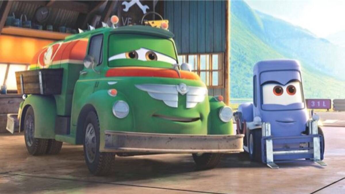 Chug es el dueño de la estación de servicio Fill'n Fly.