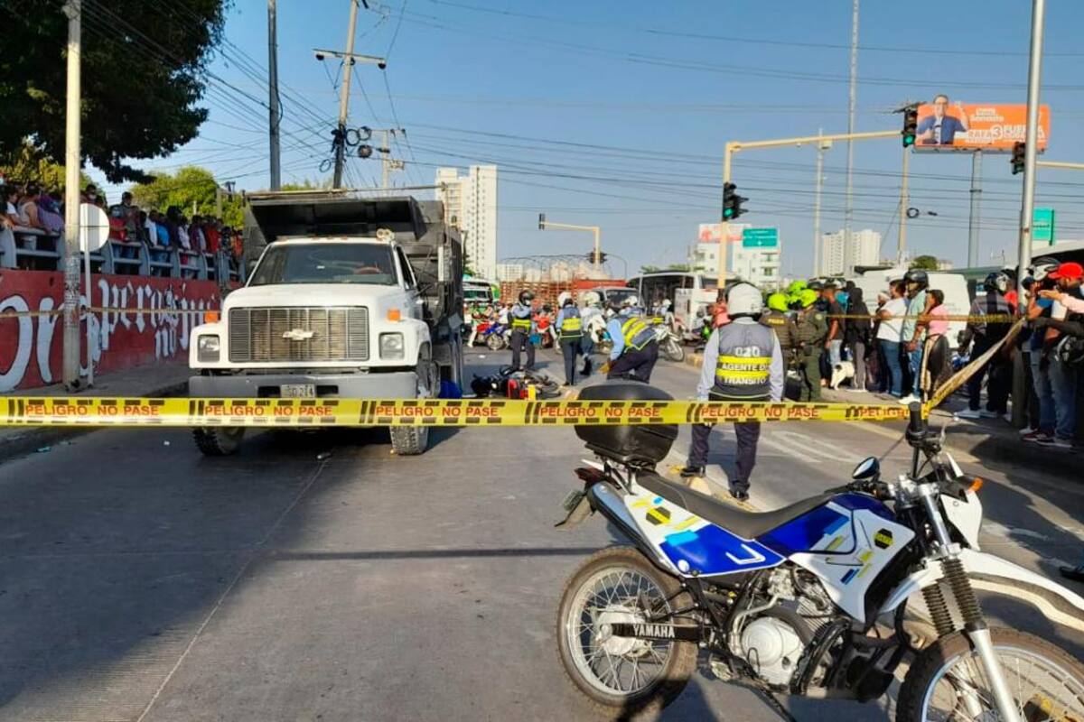 Bomba del Gallo: mueren motociclista y pasajera arrollados por volqueta
