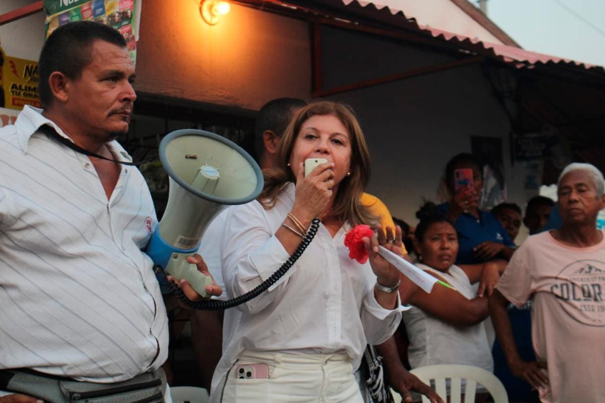 Turbaco: alcaldesa Claudia Espinosa da solución al problema de agua en Oro Blanco
