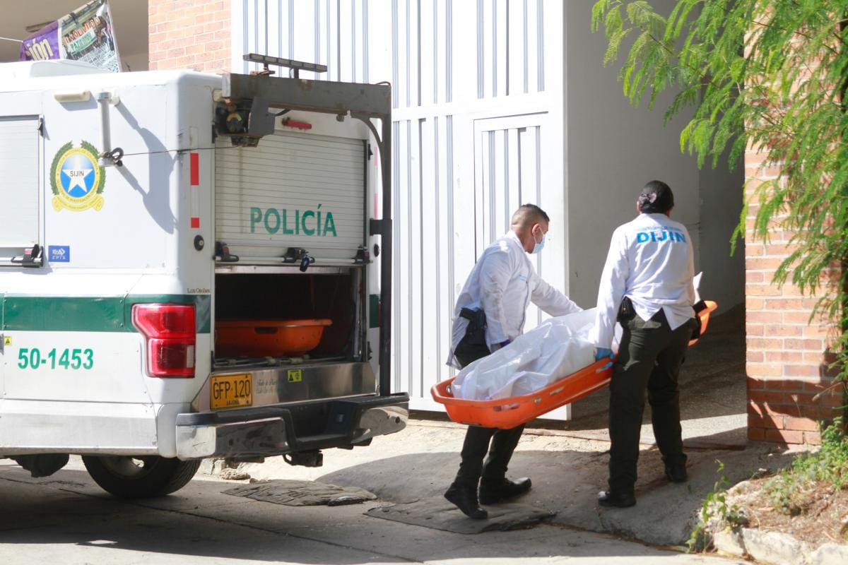 Se apuñalaron en un duelo a muerte: a uno lo asesinaron, el otro está grave