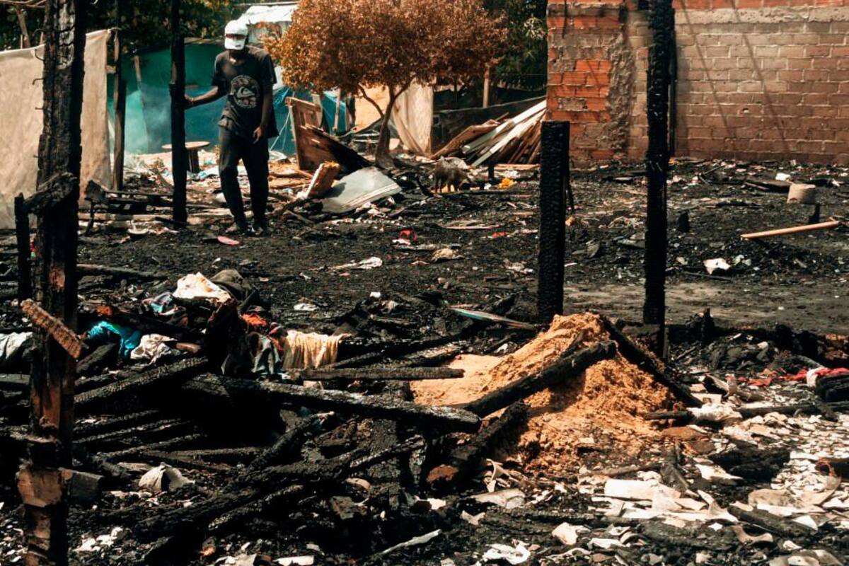 Exboxeador lo perdió todo en incendio que destruyó 5 casas en Olaya Herrera