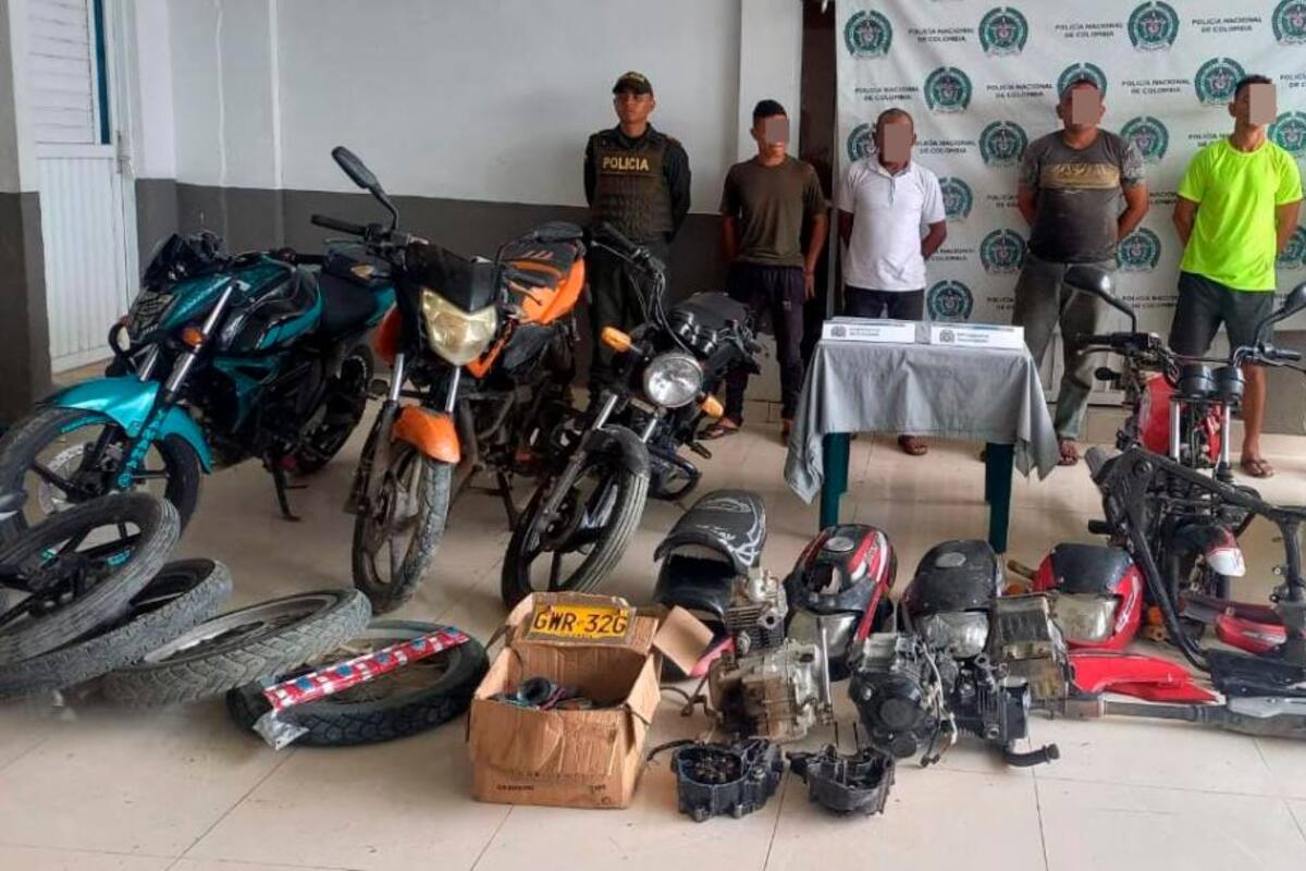 Policía los agarró cuando desvalijaban una moto que acababan de robar