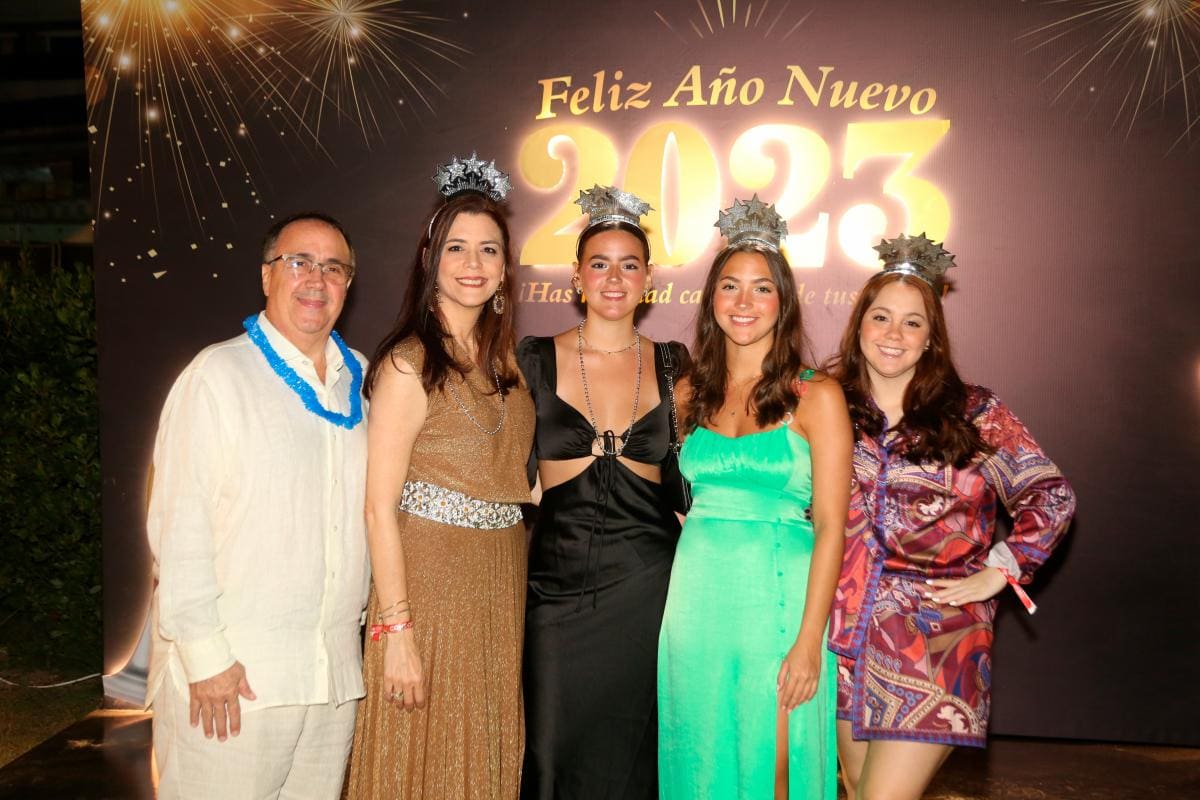 Carlos Farah, Dolly Herrera, Christina Farah, Marianna Farah y Sophia Farah.