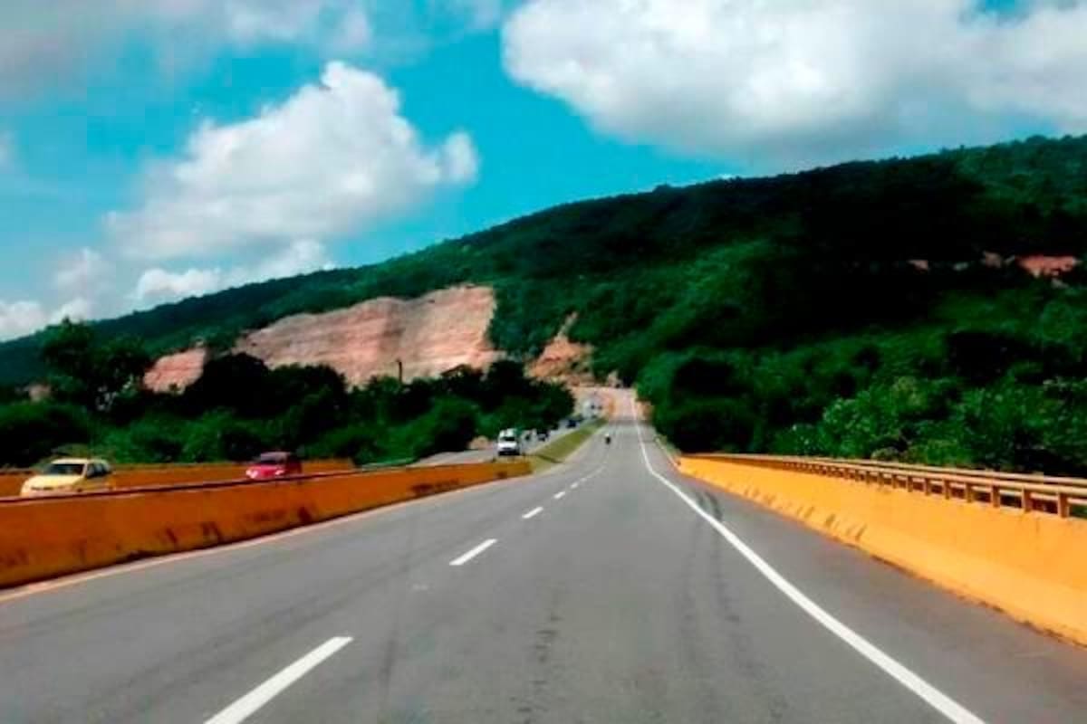 Cuatro muertos y 15 heridos deja accidente en vía Flandes - Girardot
