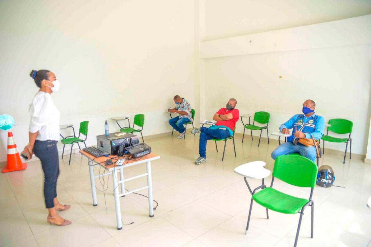 Conductores son capacitados por el DATT en atención al usuario