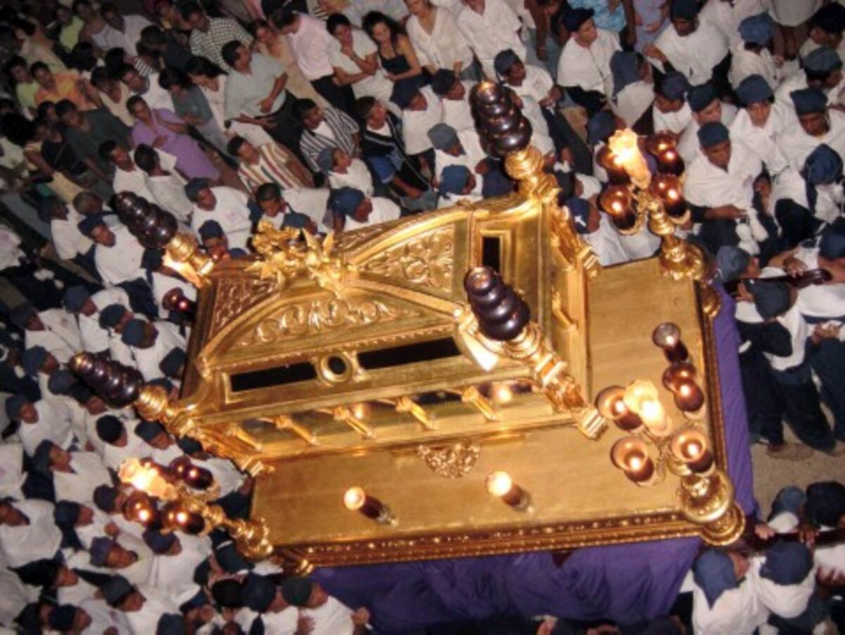 Procesión del Santo Sepulcro que se realiza el Viernes Santo.