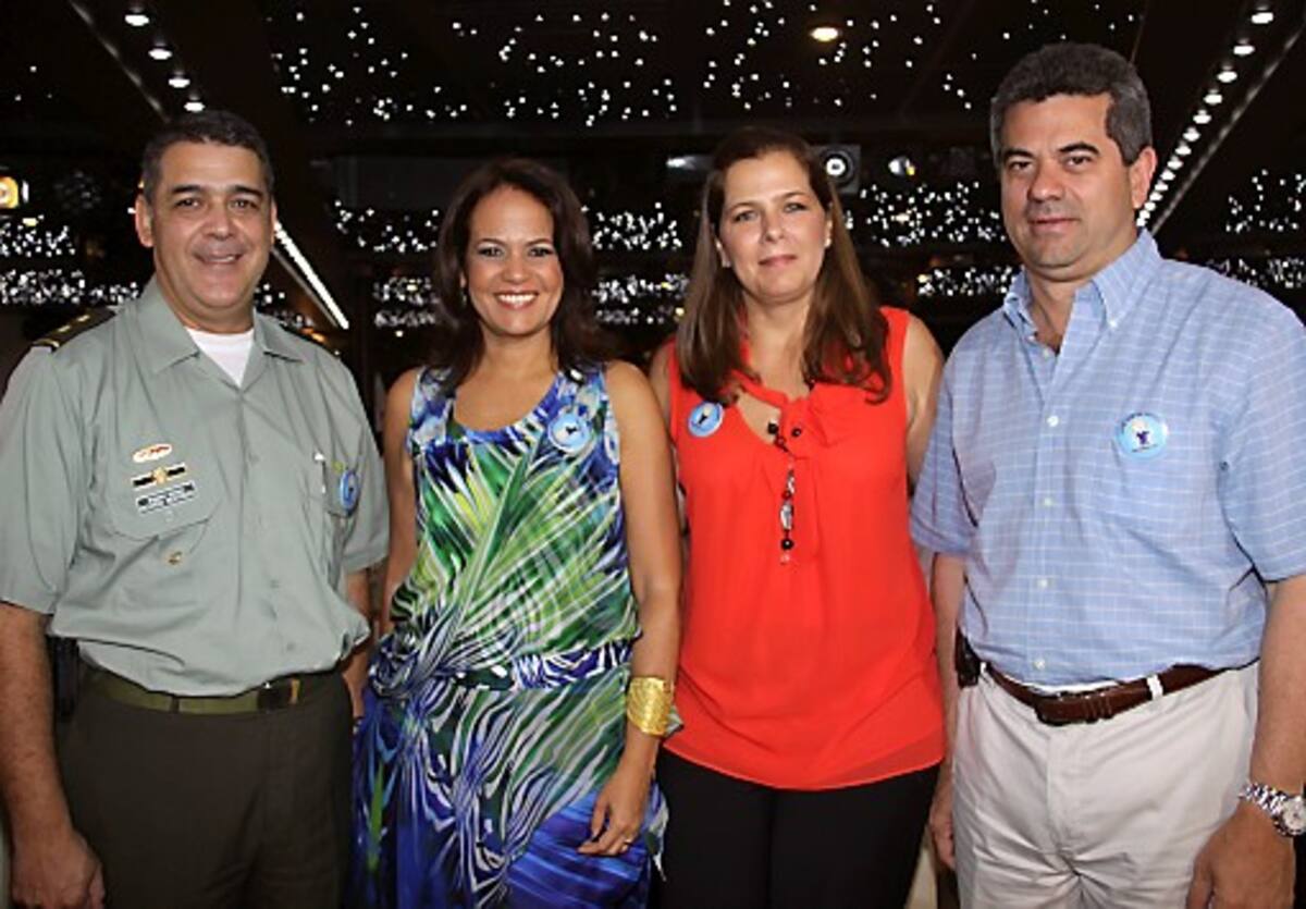 General Ricardo Restrepo, comandante de la Policía Metropolitana; la alcaldesa, Judith Pinedo; Susana Caldas de Del Castillo y Rafael Del Castillo. Fotos / Maruja Parra / El Universal