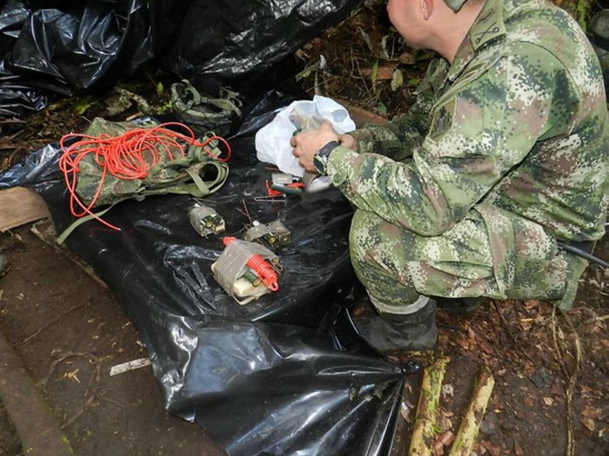 En el lugar los uniformados encontraron 410 kilos de clorhidrato de cocaína listos para ser comercializados en la frontera en, al menos, 2460 millones de pesos. COLPRENSA