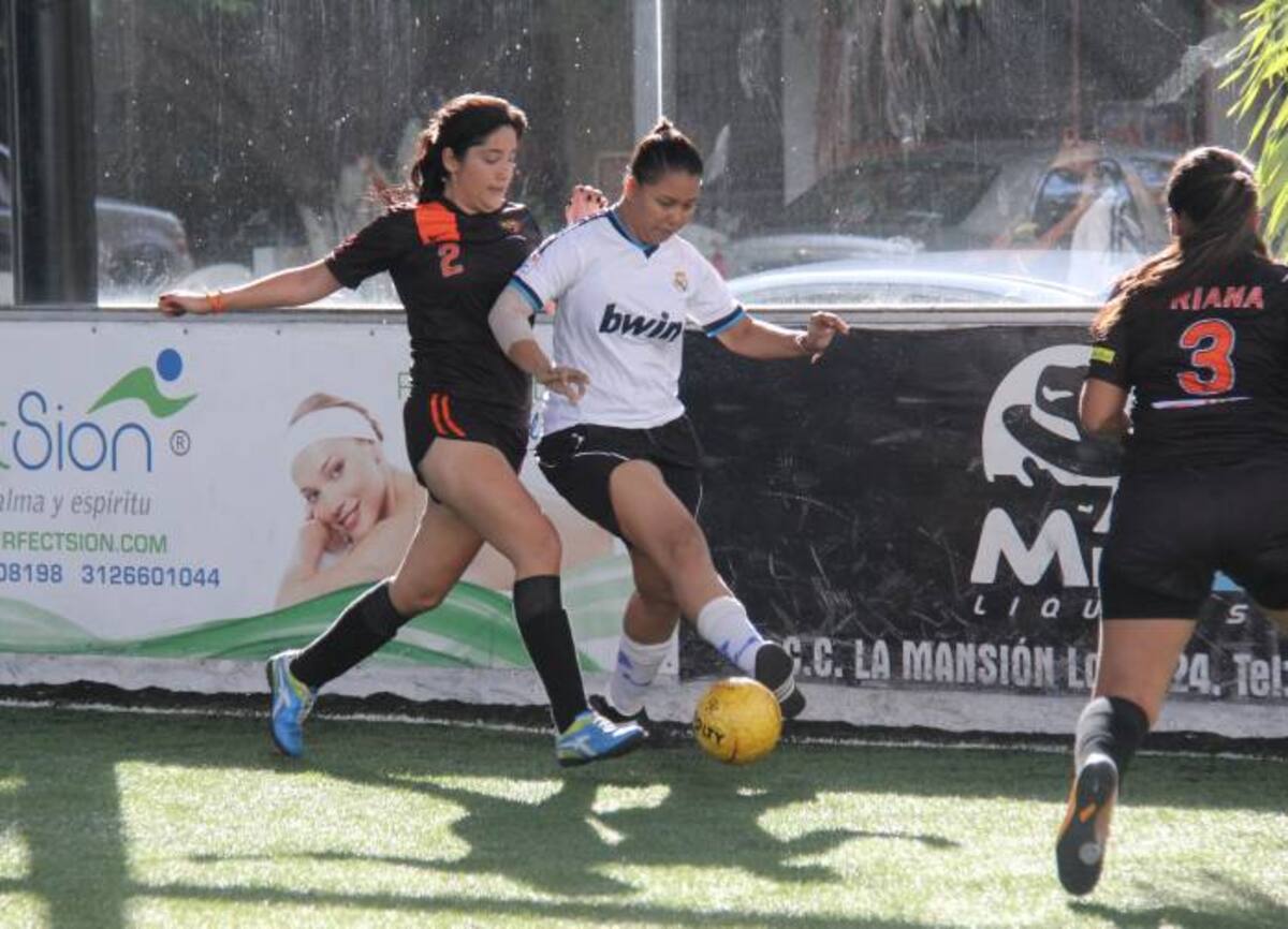 Momentos del partido entre Jaguares y Galácticas, disputado este sábado. KAILLINE GIRALDO - EL UNIVERSAL