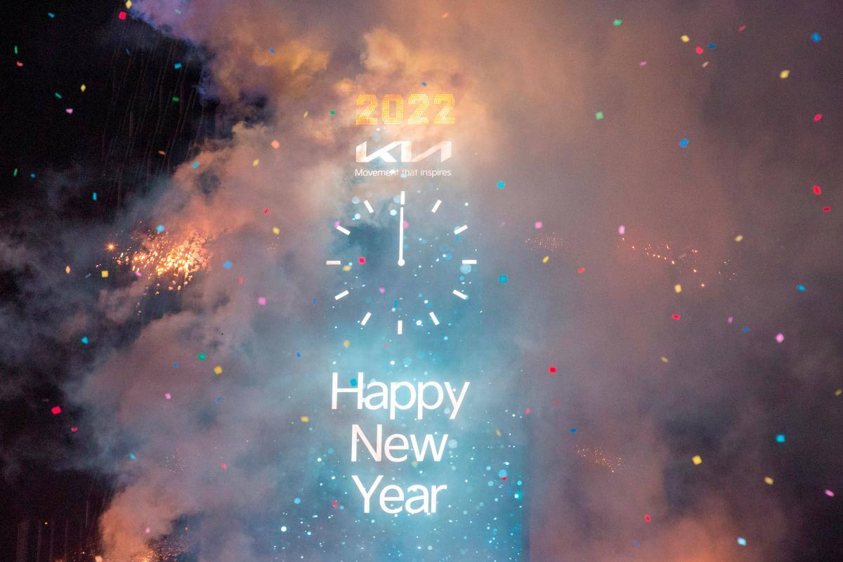 Nueva York despide 2021 con una celebración reducida por la COVID-19