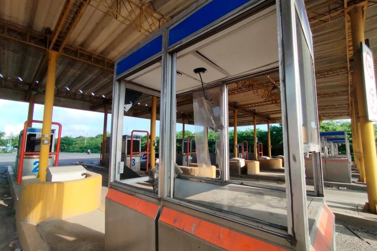 Casetas de peajes en Cartagena, sin vigilancia y vandalizadas