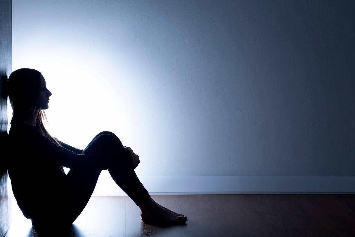 Autoridades de salud mental alertan por aumento de suicidios