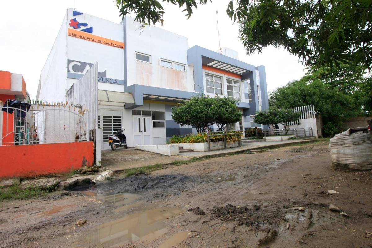 Tras de enfermos, repletos de barro: llegar al CAP es otro sufrimiento