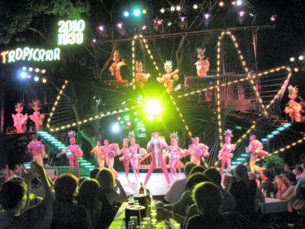 54 artistas llegarán a finales de este mes a Colombia haciendo parte del tradicional Cabaret Tropicana de La Habana, con uno de sus espectáculos más laureados en todo el mundo.