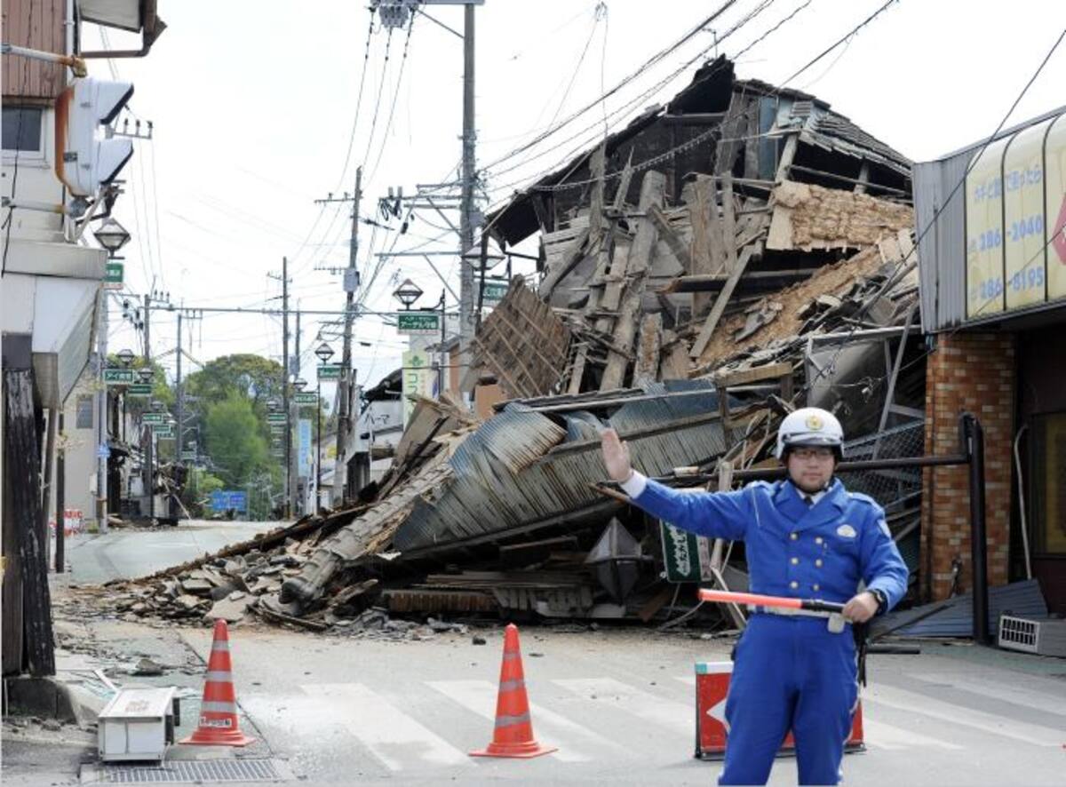 La noche del sábado comenzó una fuerte lluvia que amenazó con complicar las labores de rescate y originar más deslizamientos de tierra. AP Ryosuke Uematsu