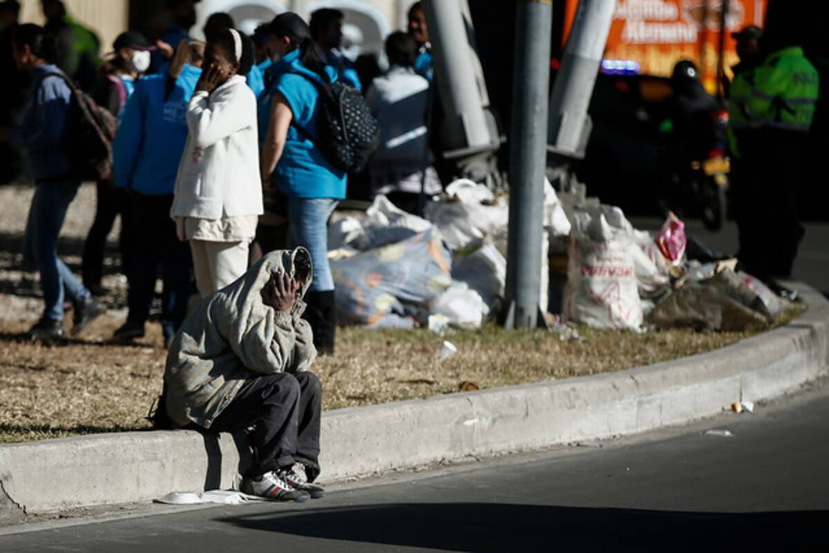 Semanas después de ser desalojados del sector del Bronx, habitantes de calle se toman la intersección entre la carrera 30 y la calle sexta, generando problemas de inseguridad en el sector. Colprensa