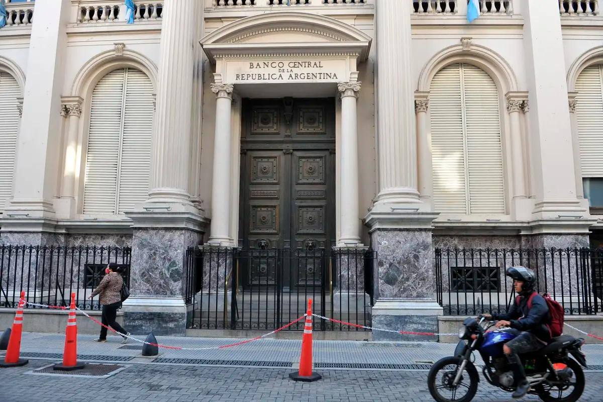 Argentina paga primera cuota de su deuda a Paraguay por cesión de energía