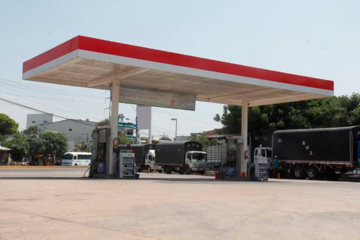 Investigan a 33 estaciones de gasolina que venden hasta 1 millón de galones al año