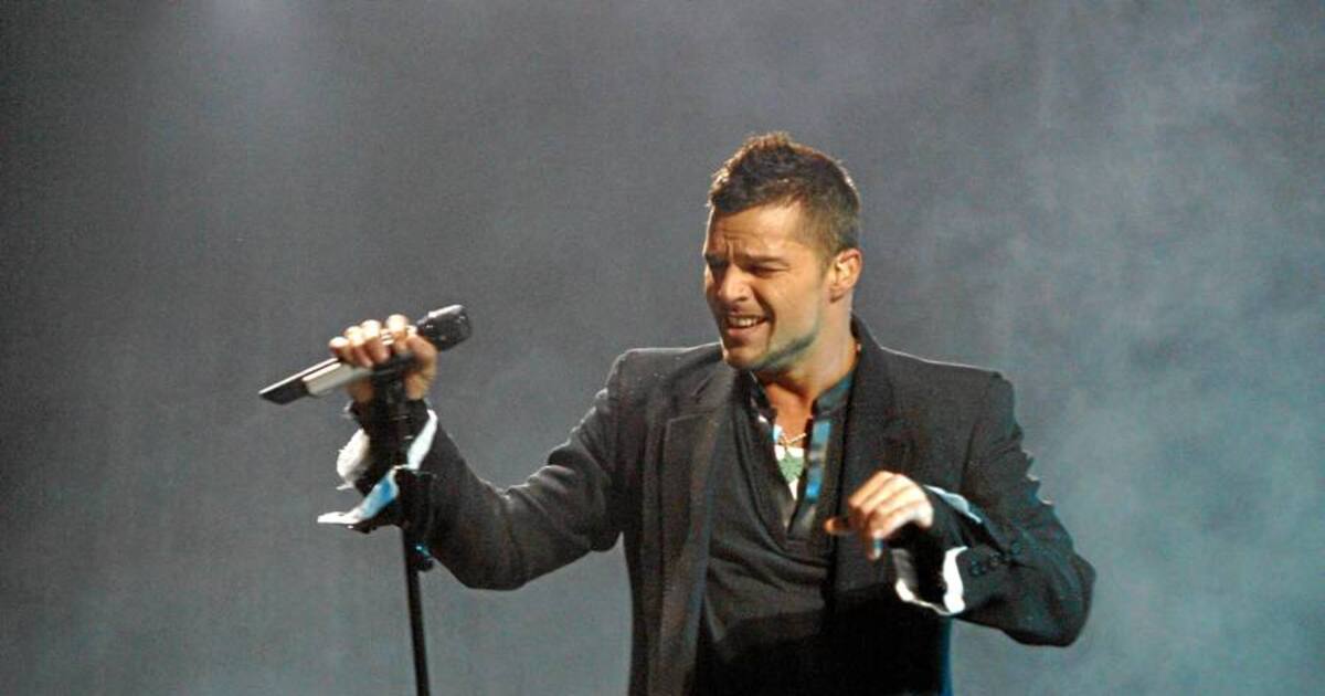 Ricky Martin fue evacuado en pleno show tras percance con gas lacrimógeno