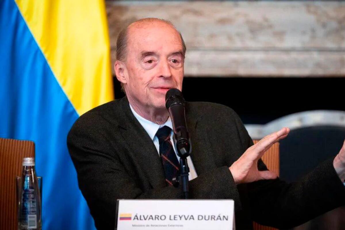 Procuraduría prorrogó suspensión provisional al ministro Álvaro Leyva