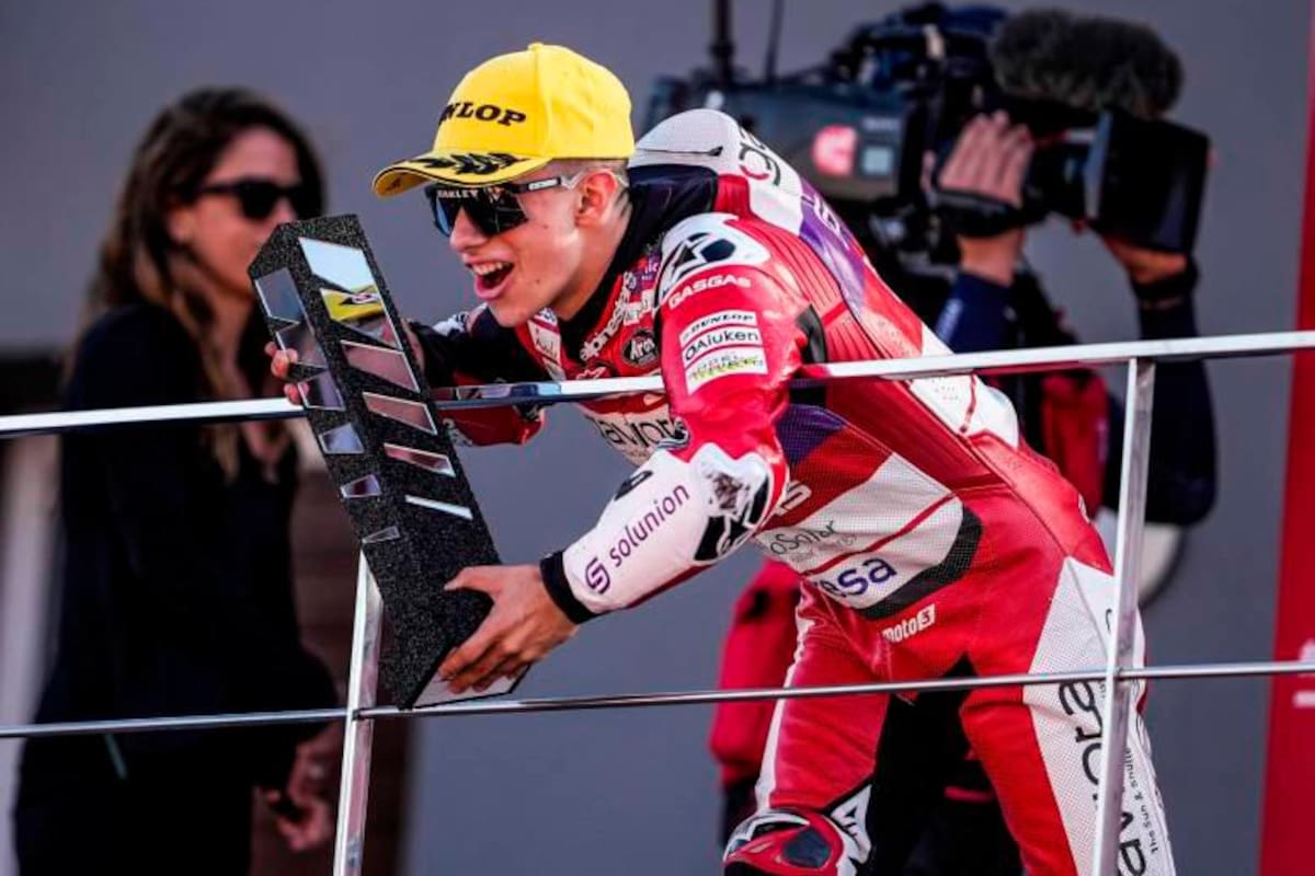 David Alonso quedó segundo en el GP de Valencia y finalizó en podio de Moto3